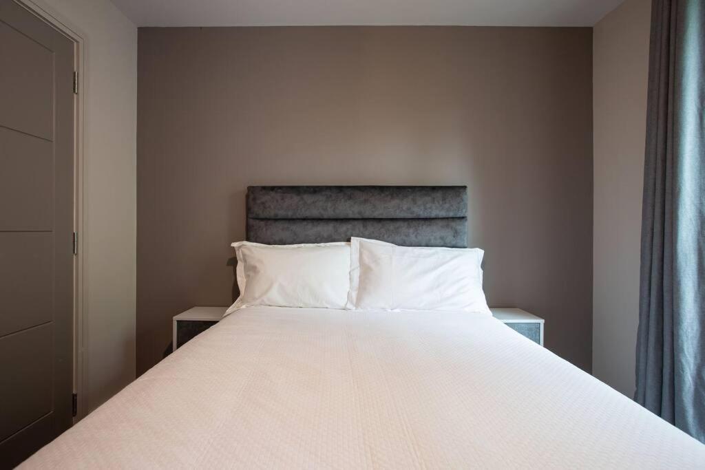 Modern 2Br With Balcony Next To The City Airport Bhd - Free Parking بلفاست المظهر الخارجي الصورة